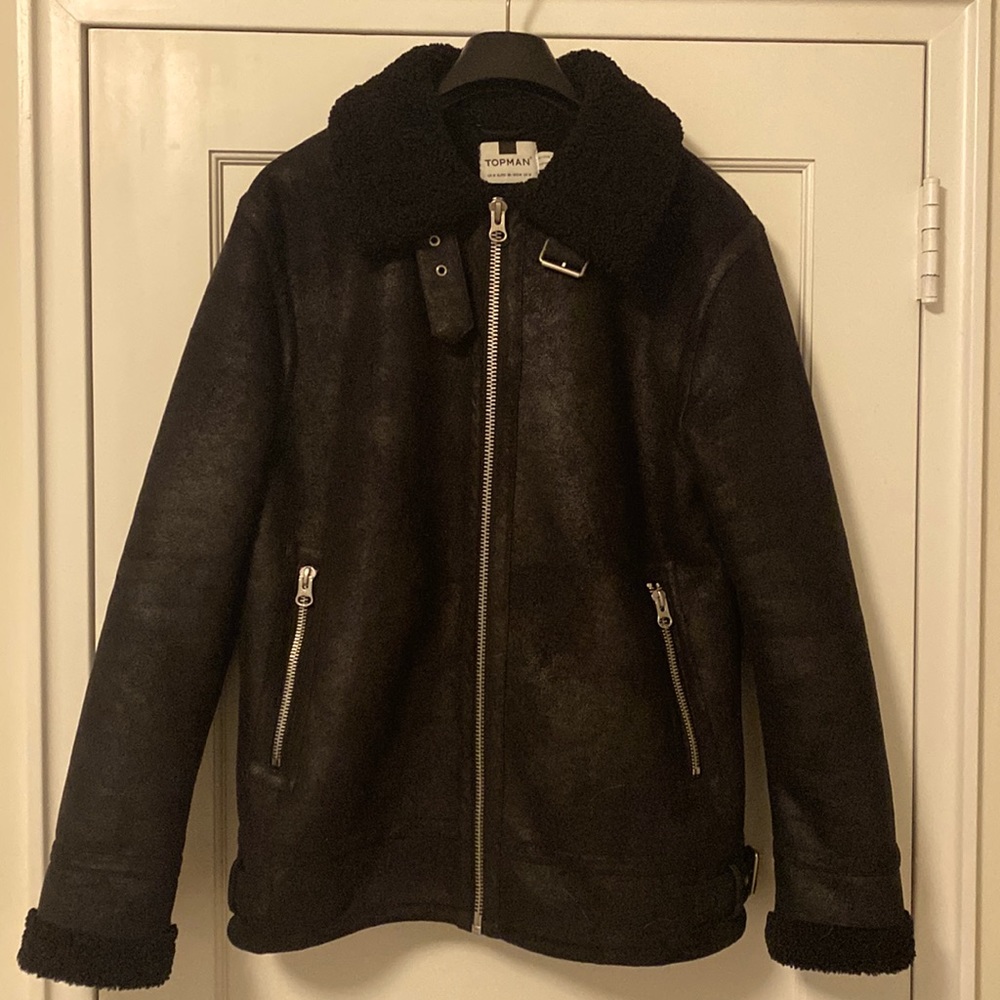 Beautiful Topman mens faux worn suede shearling coat in black. Men’s medium